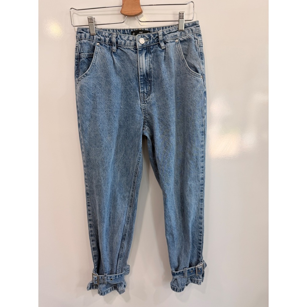 Missguided Riot High Rise Mom Jeans Blue‎ Buckle Ankle Light Wash Denim 6R